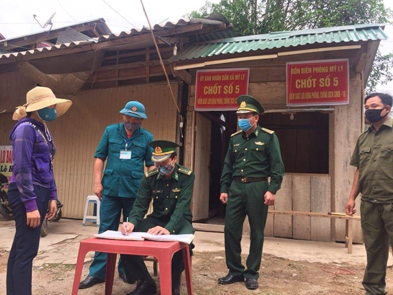 “Sao vuông” xung kích trên tuyến đầu chống dịch

